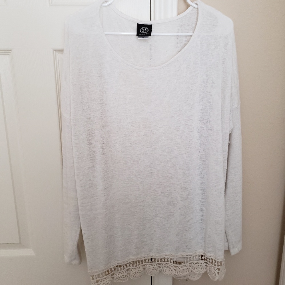 OFF WHITE LONG SLEEVE WITH CUTOUT BORDER BOTTOM